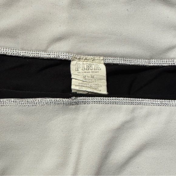 Victoria Secret PINK leggings size Medium. These are so pretty! - Picture 2 of 4